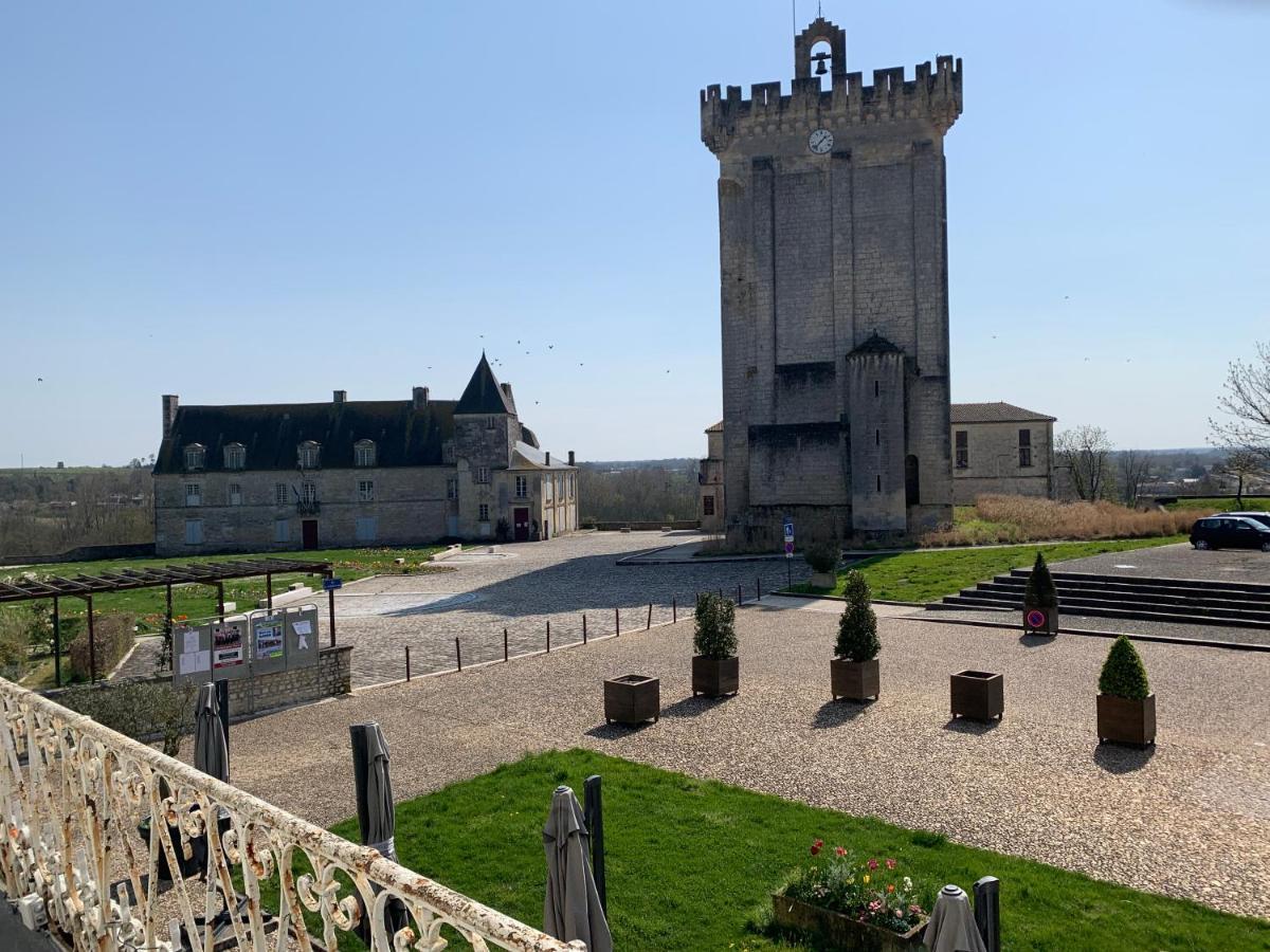 Appartement Face Au Donjon Pons Exterior foto