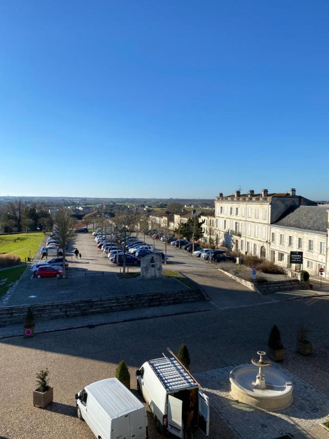 Appartement Face Au Donjon Pons Exterior foto