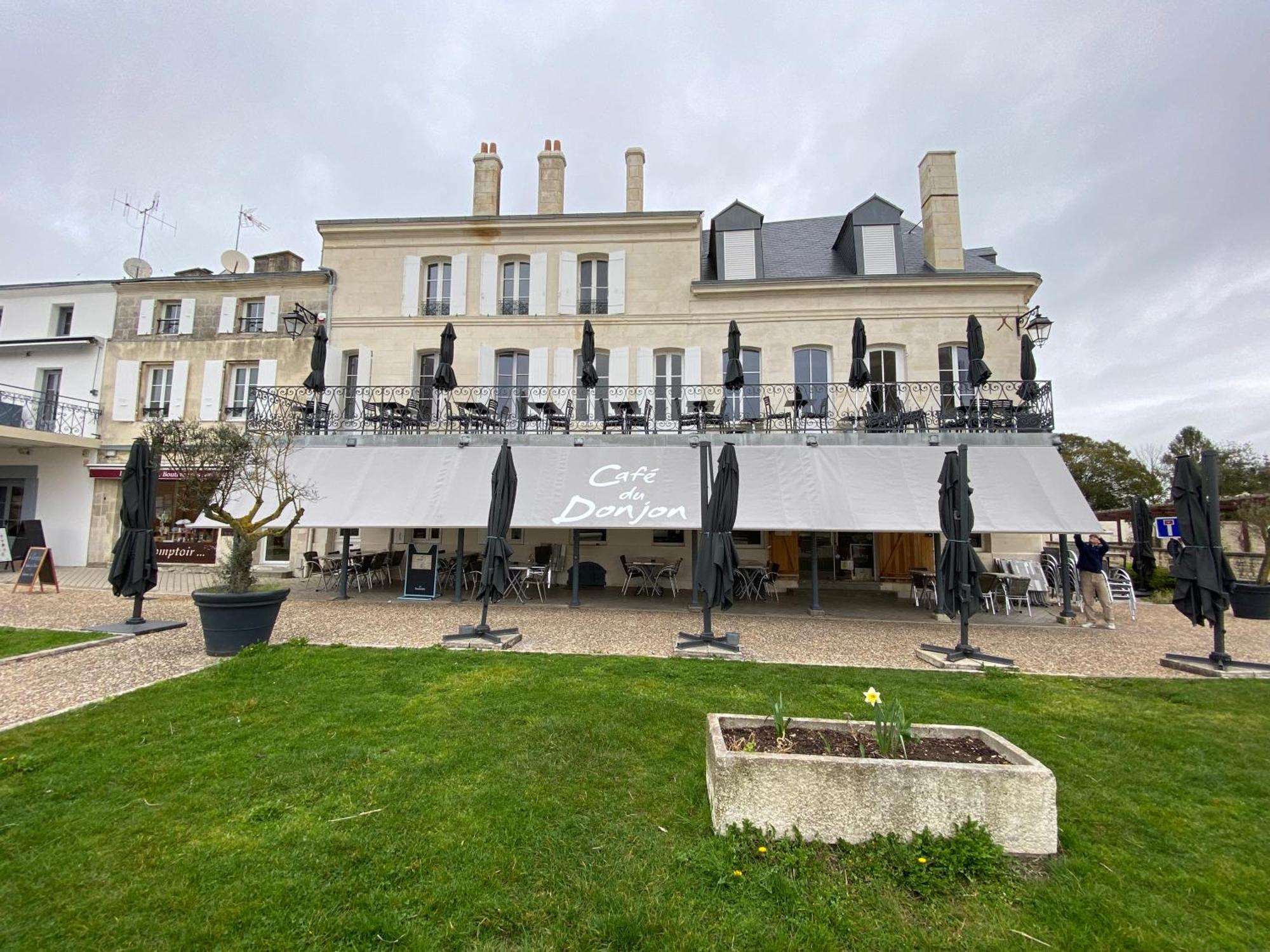 Appartement Face Au Donjon Pons Exterior foto